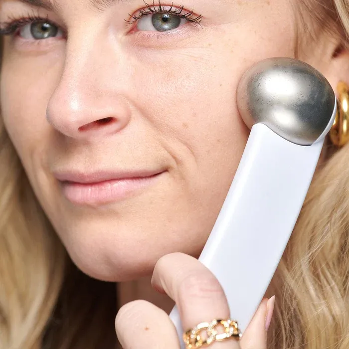 Rolling for Radiant Skin: The Power of Facial Roller Massage